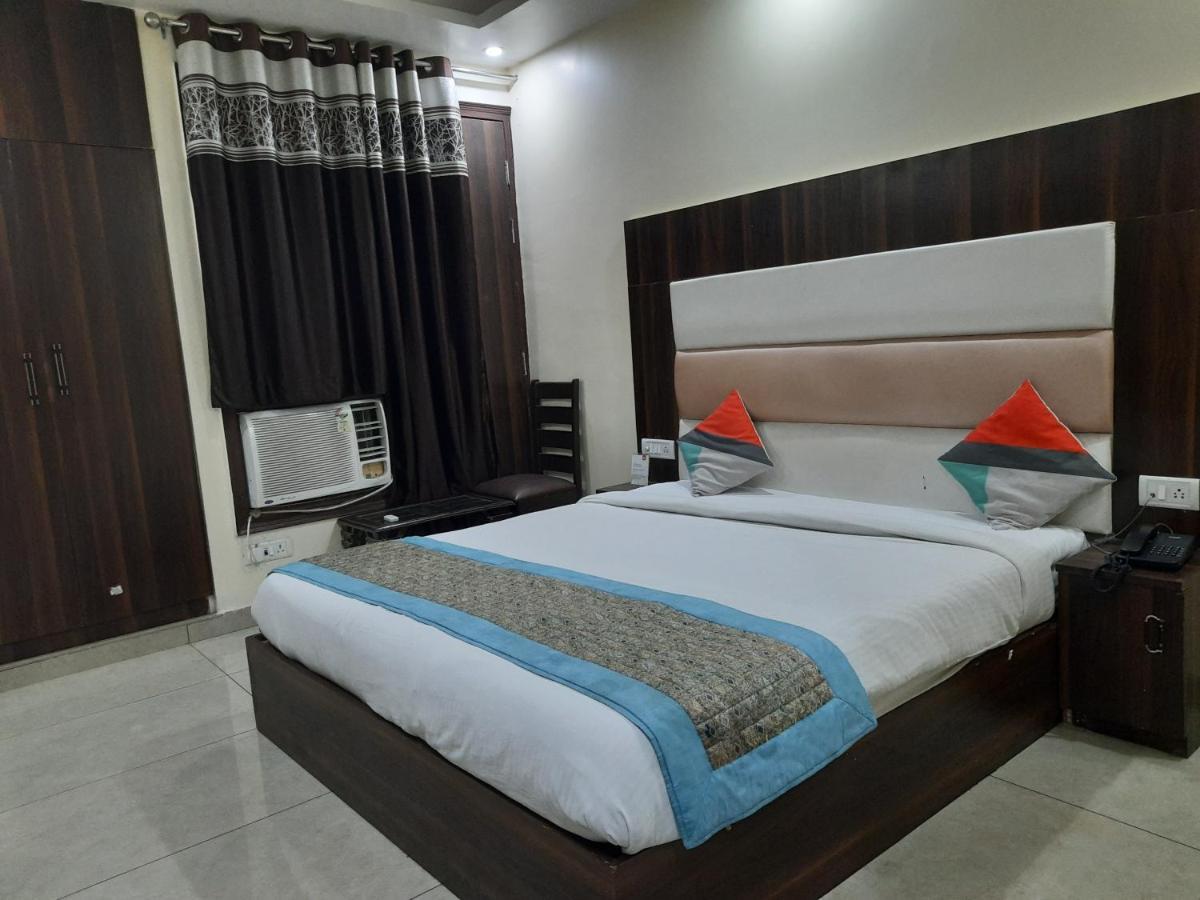 Airport Hotel Classic Park New Delhi Bagian luar foto