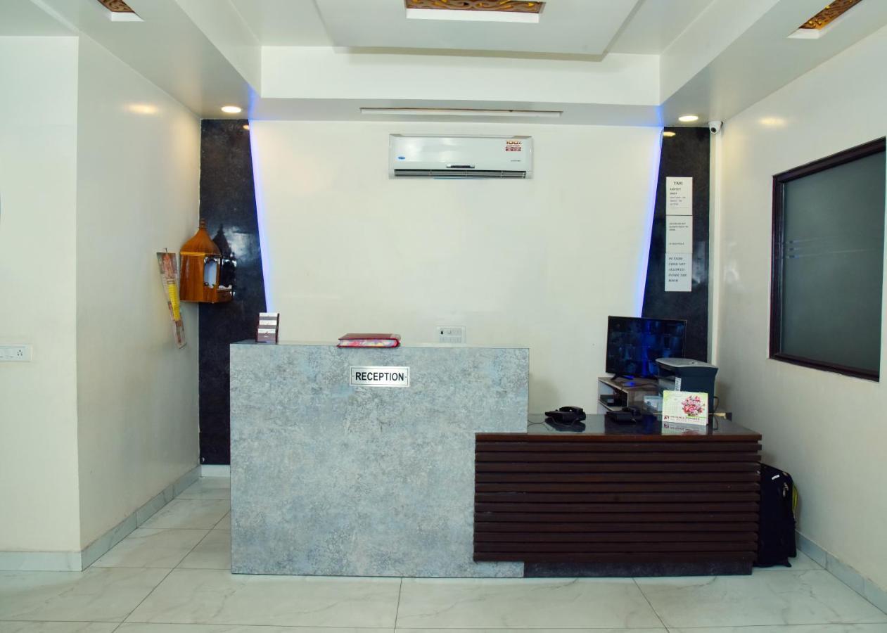 Airport Hotel Classic Park New Delhi Bagian luar foto