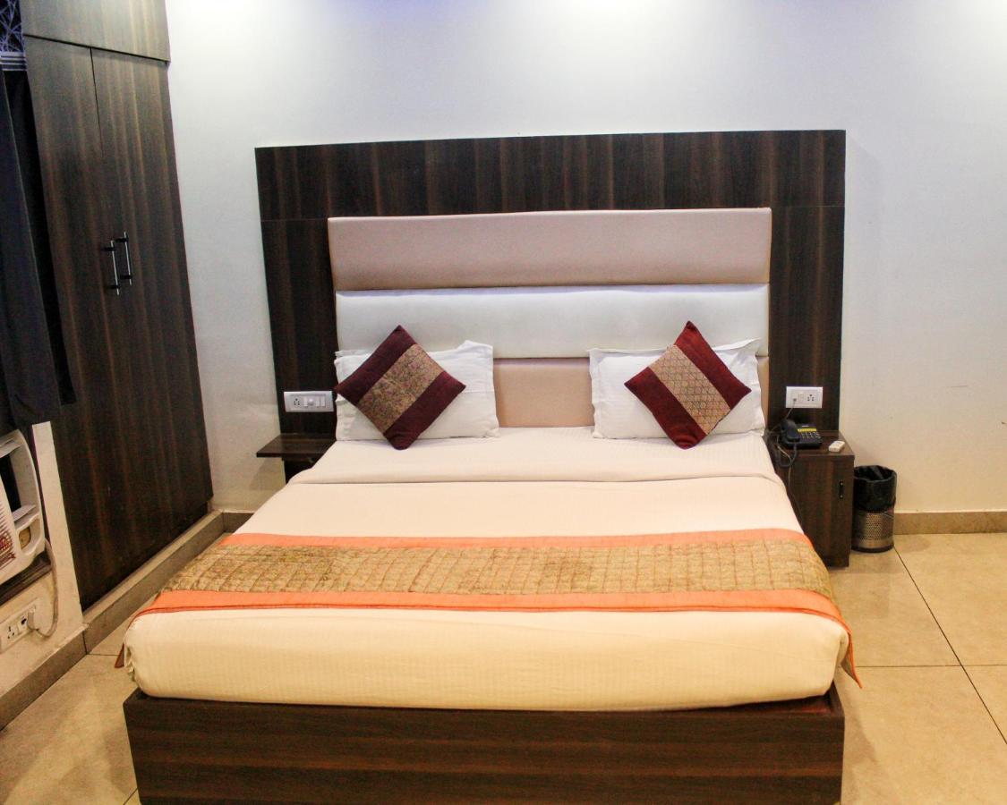 Airport Hotel Classic Park New Delhi Bagian luar foto