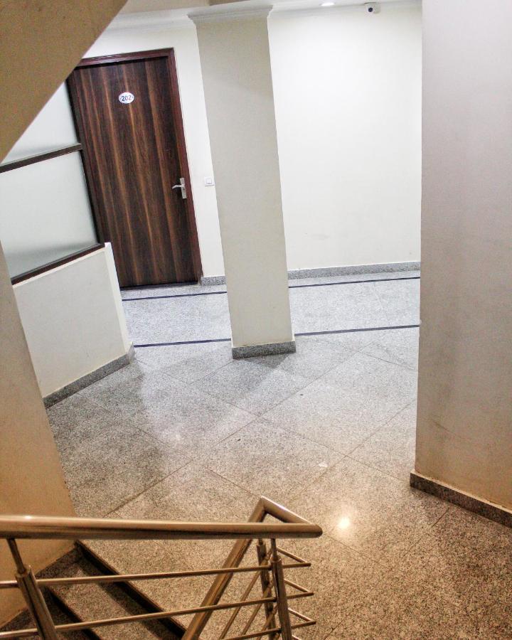 Airport Hotel Classic Park New Delhi Bagian luar foto