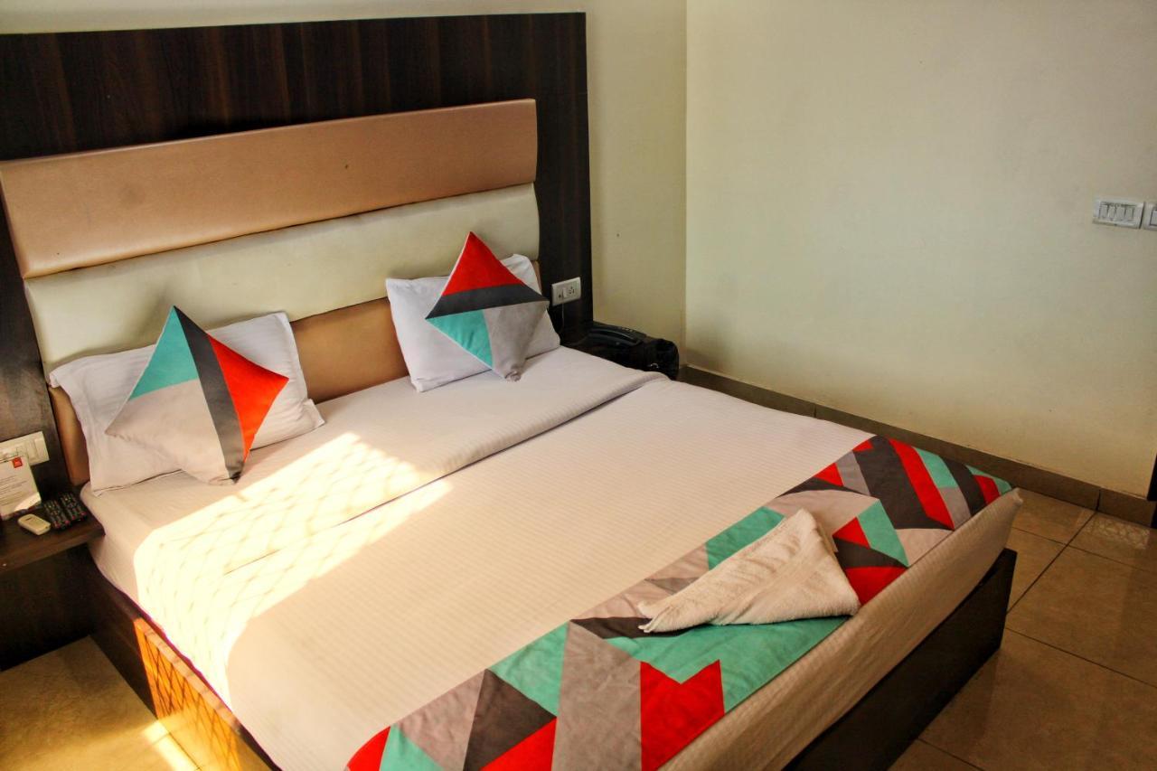 Airport Hotel Classic Park New Delhi Bagian luar foto