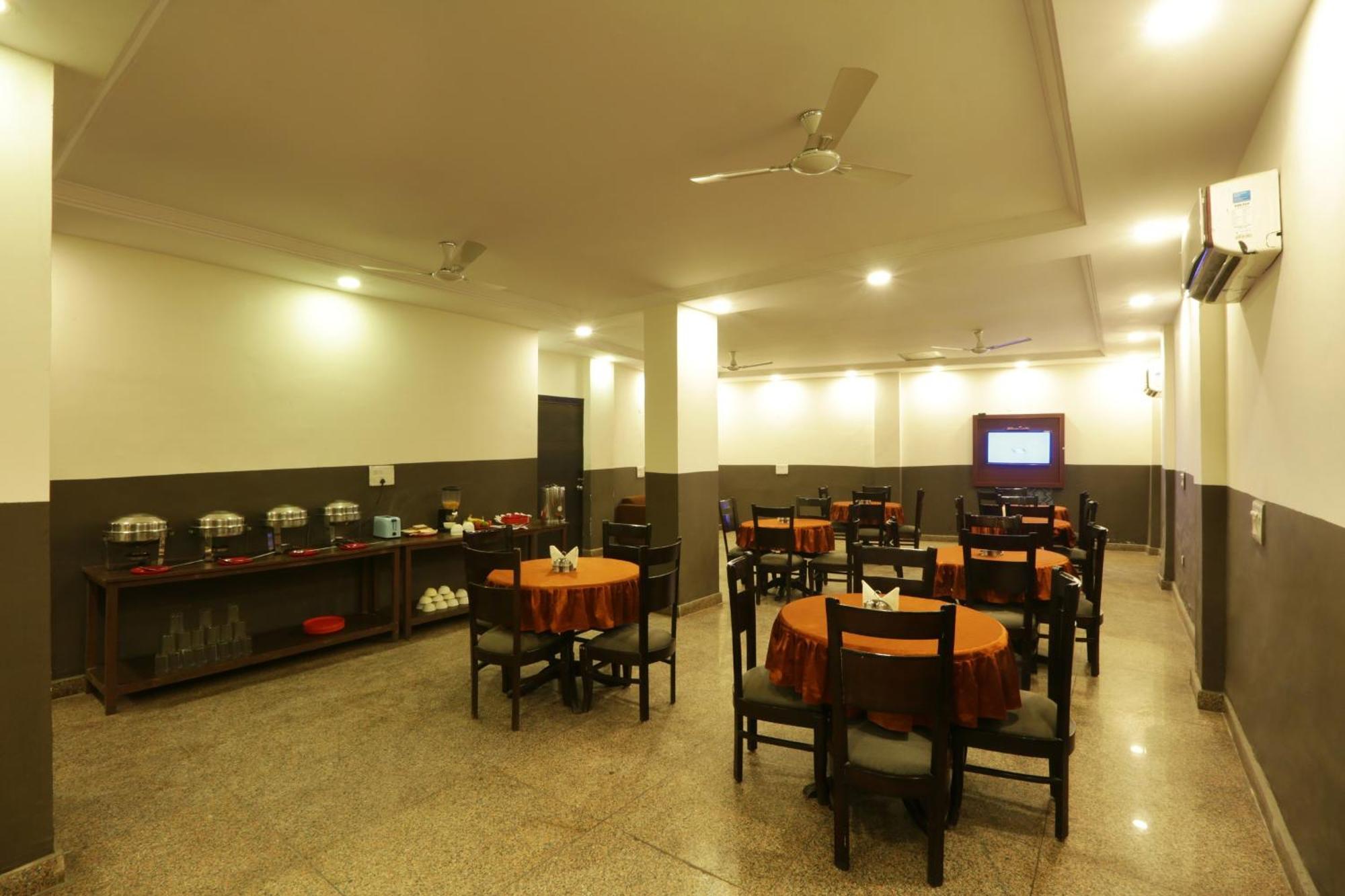 Airport Hotel Classic Park New Delhi Bagian luar foto